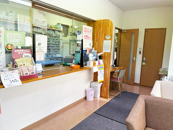 あやめ薬局　せら店内観